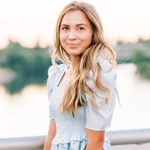 Meet your Posher, Alina